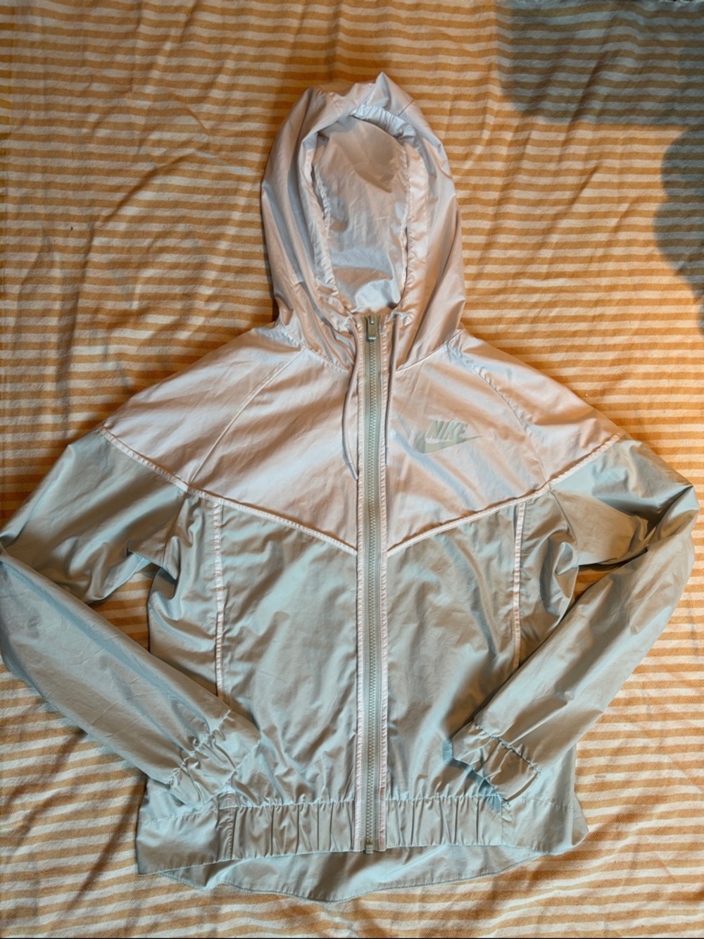 Nike | Mint Green Windrunner Jacket